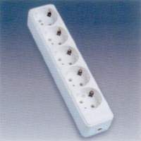 SIMON 10405-31 ENCHUFE QUINTUPLE T.T.LATERAL