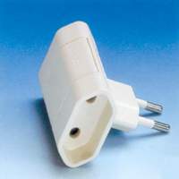 FAMATEL 1204 CLAVIJA TRIPLE 10A-250V 2 TOMAS